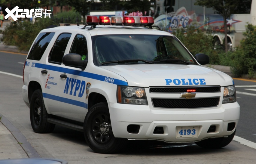 全新雪佛兰suburban配磁控悬架和电子限滑差速器