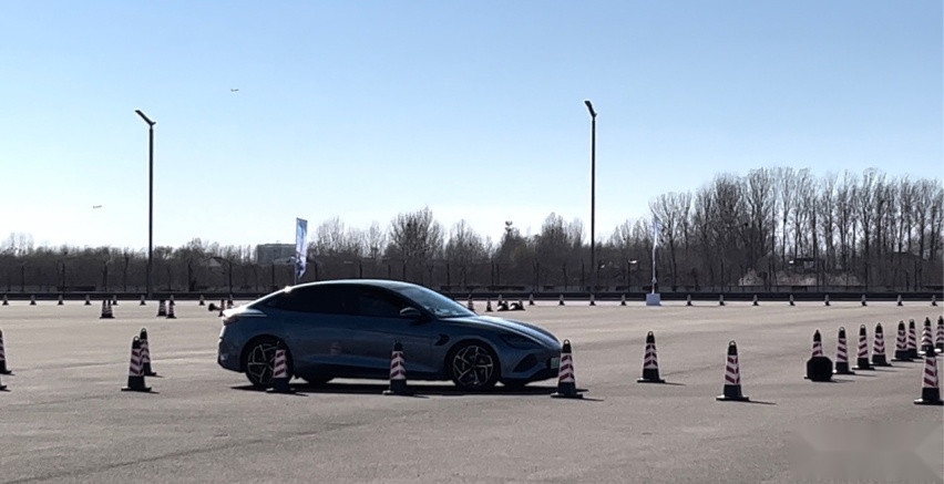 能赛道，能追寻诗和远方，短暂试驾比亚迪海豹和护卫舰07