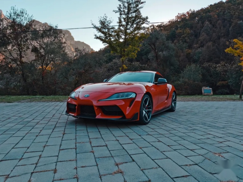 试驾丰田Supra，一代屠龙少年终成恶龙的故事
