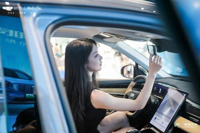 Hi一眼就来电 吉利汽车4.0形象旗舰店开放日收官
