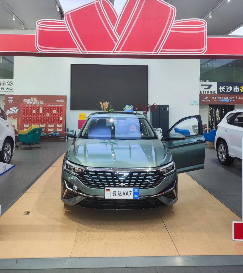 “换标”速腾？捷达VA7实车到店，长超4米7，配1.4T+独立悬架