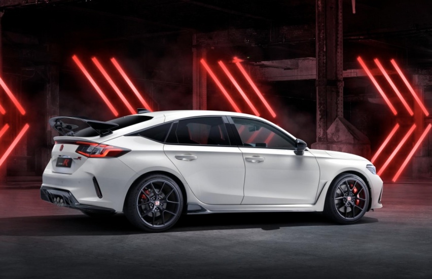 全新本田思域TYPE R：红头机+手动挡，30多万买吗？
