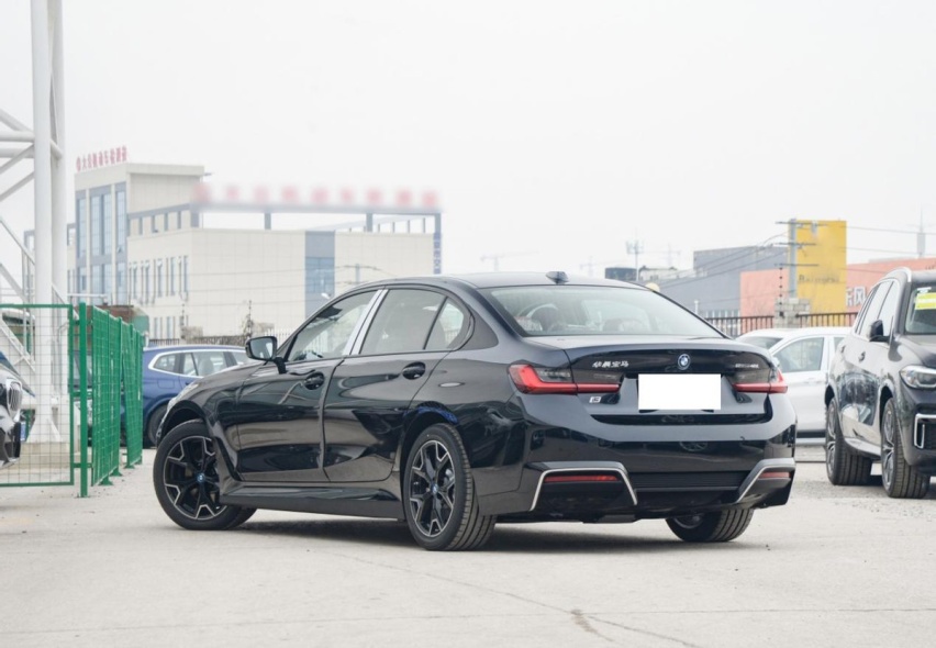 起售价38.39万，宝马i3 eDrive40L上市，续航达592公里