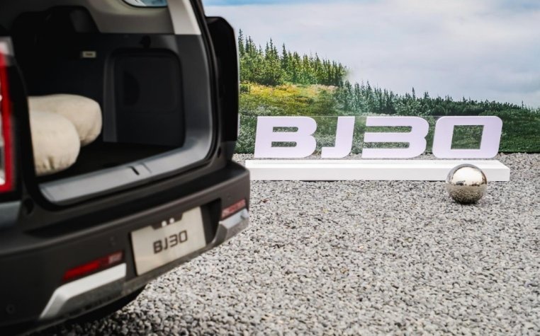“轻野”还能有多野？不充电的电四驱轻野SUV BJ30告诉你答案