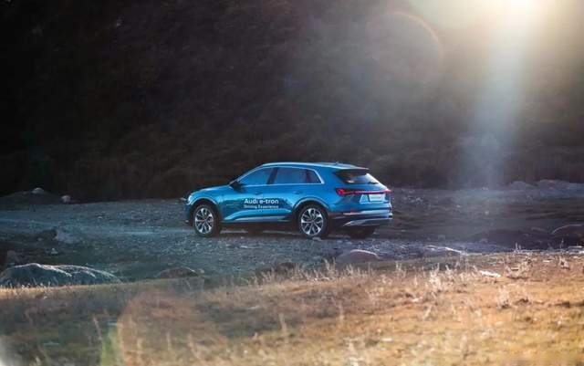 豪华纯电SUV C级市场，e-tron的“对手”只有自己