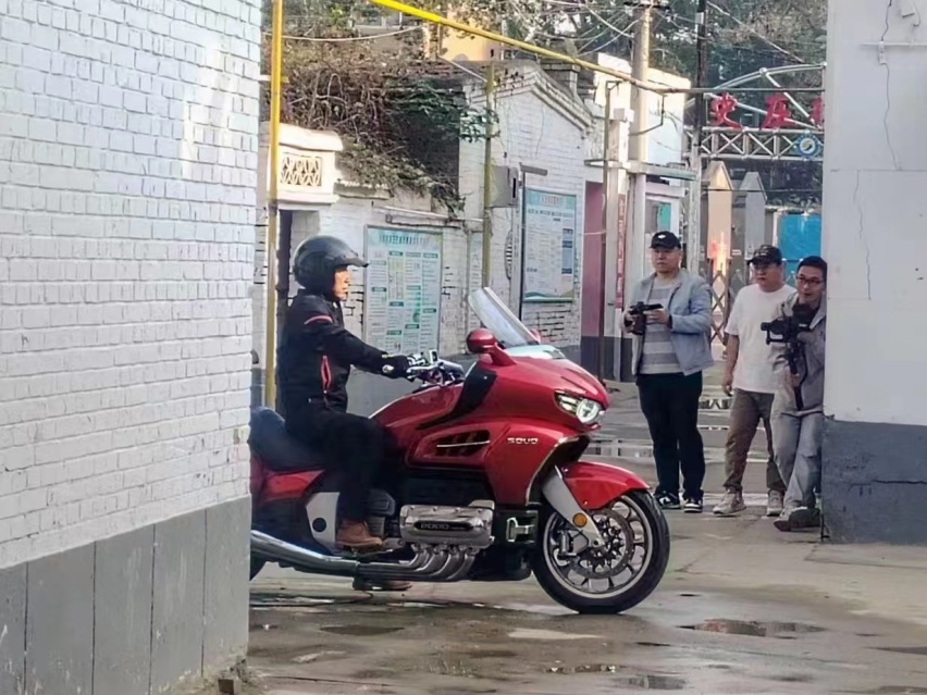 长城灵魂摩托车无伪实车图曝光：车辆由魏建军驾驶，预计上市在即