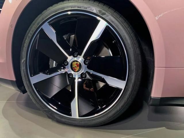 88.8万起、保时捷Taycan入门版车型上市！
