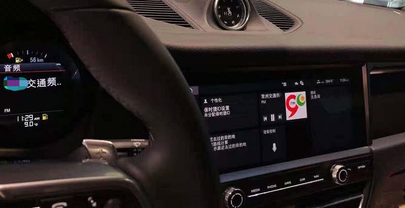 体验2.0T丐版保时捷Macan，高颜值空间小，老款还加价？