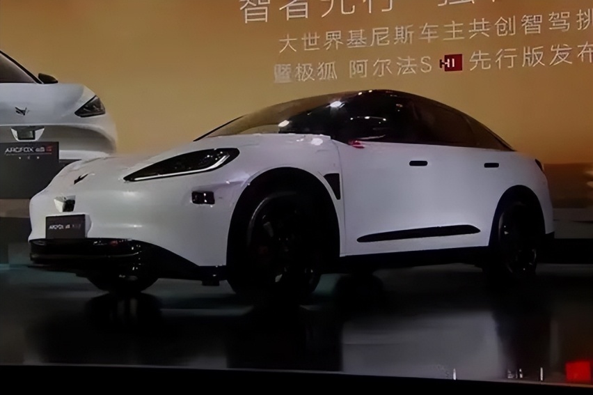 新车直接降价10万 500km+华为座舱 比汉EV香？