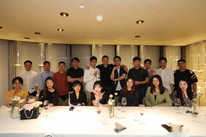 那些开奥迪Q5的车主竟然是这样的……那辆车生活