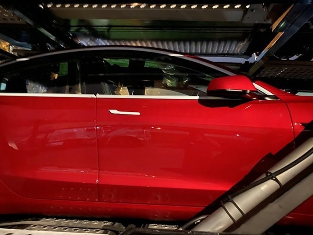 新款特斯拉Model 3谍照曝光 取消镀铬装饰