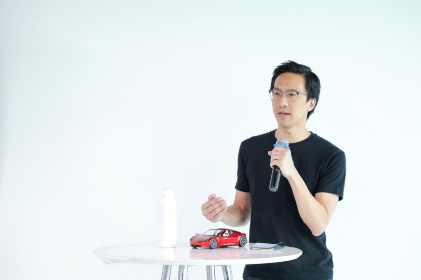 特斯拉全球软件工程副总裁：特斯拉软件研发开启Plaid模式