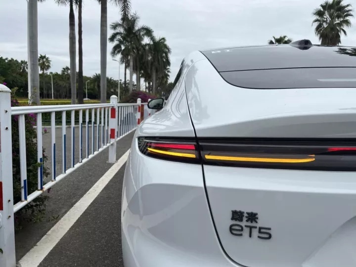 试驾蔚来ET5，颜值、操控全都有，你还在看34C？