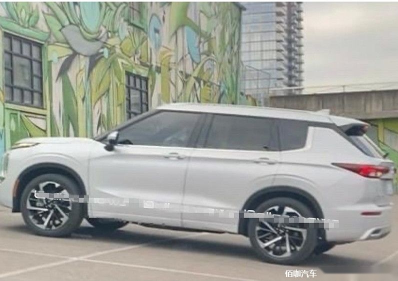 uncamouflaged-2022-mitsubishi-outlander-leaks-to-show-its-engelberg-references_3.jpg