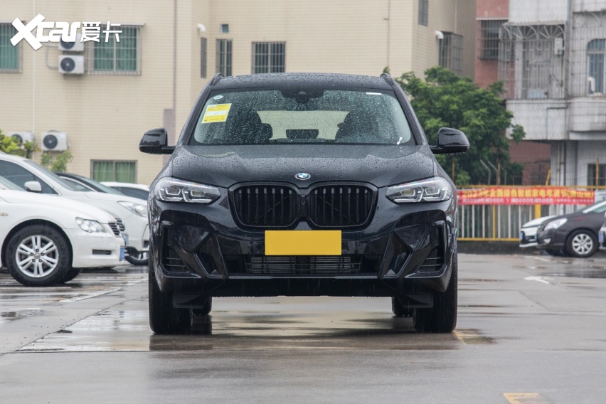 首先我们要说的就是价格方面了,定位为中型suv的宝马x3厂商指导价为