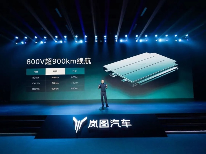 自研800V/新电池，联手华为，岚图放出电动化大招