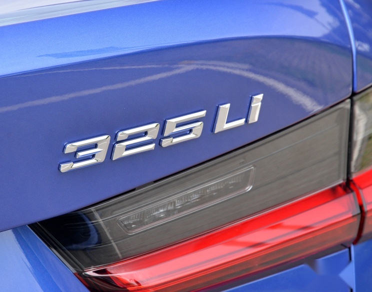 35万能买到的3款豪华轿车，红旗H9、宝马3、雷克萨斯ES