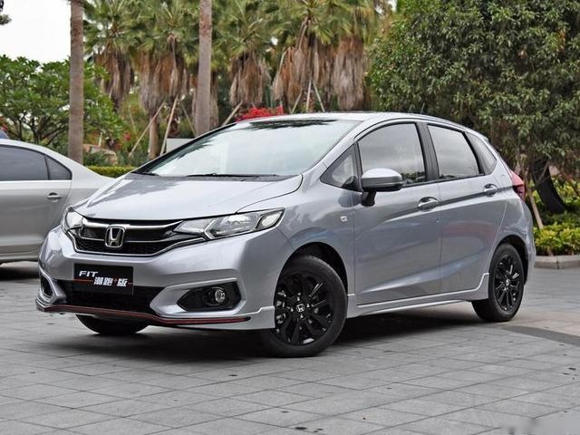 人生第一台车怎么选？8万全款拿下这两台车，开4年还可以卖6万