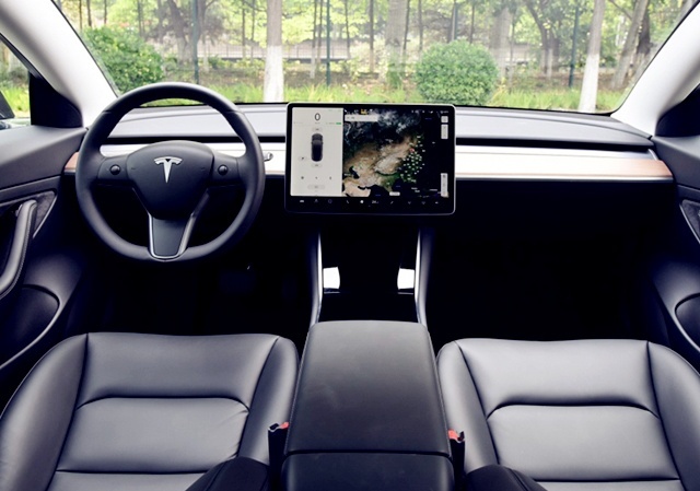 特斯拉model 3三个月卖了3.7万辆,车主怎么评价这车?