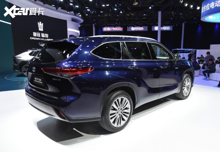 丰田汉兰达/皇冠陆放亮相上海车展,尺寸更大,配置更高