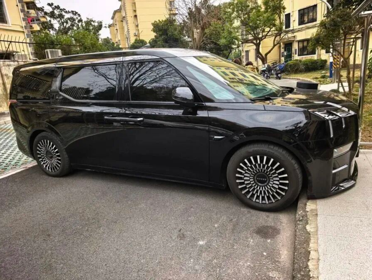 上海一新能源車“自行啟動(dòng)”?這背后有太多細(xì)節(jié)值得追問 上海一新能源車“自行啟動(dòng)”?這背后有太多細(xì)節(jié)值得追問