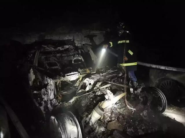 特斯拉汽车，蔚来汽车自燃后引发的一系列深思