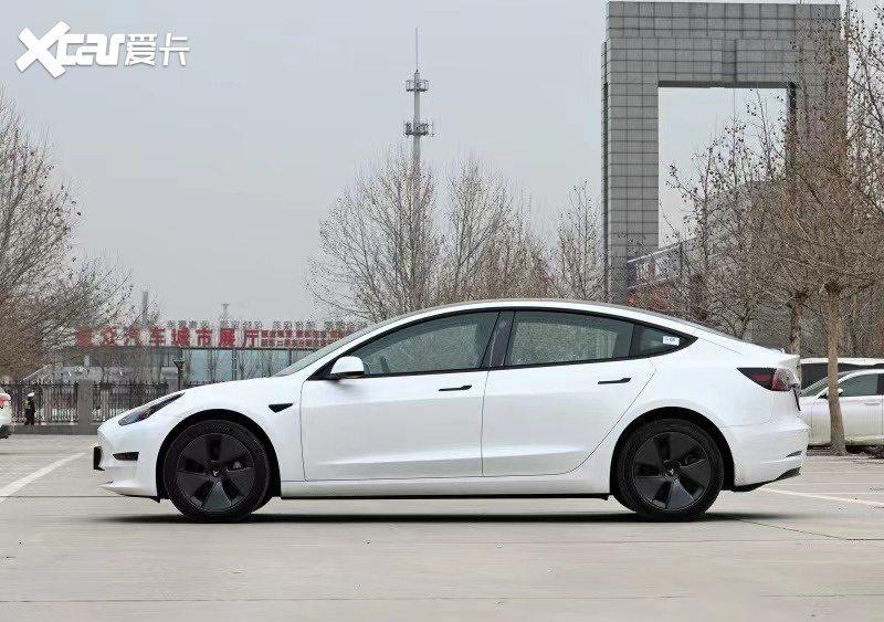 宝马3系电动版售34.99万 与3系燃油版和特斯拉Model3比 谁更合适？
