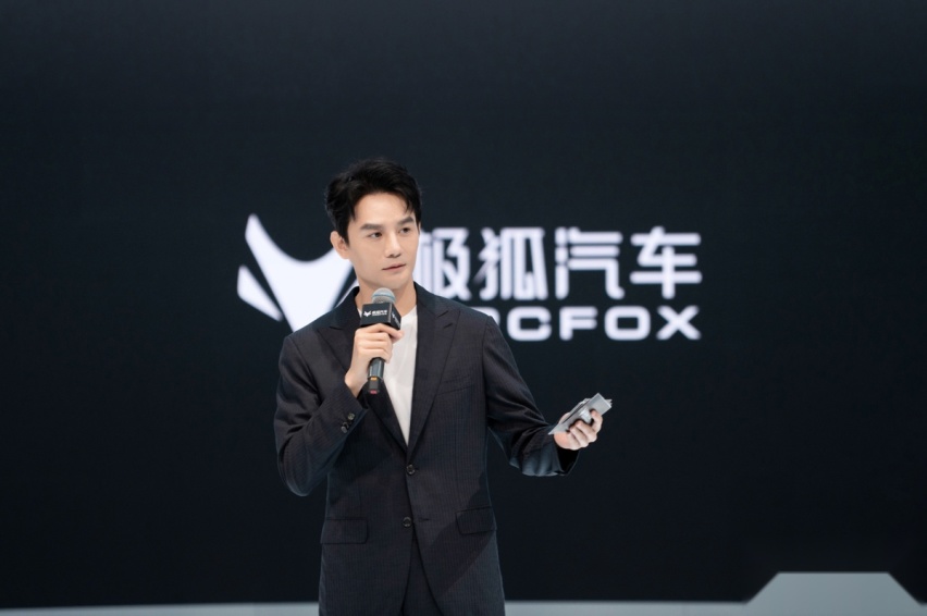 三款新车联袂亮相 更懂用户的极狐汽车惊艳上海车展