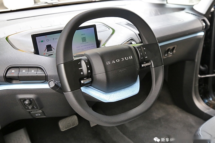 新宝骏E300实拍体验：科幻的外观，厉害的牌子，你买吗？