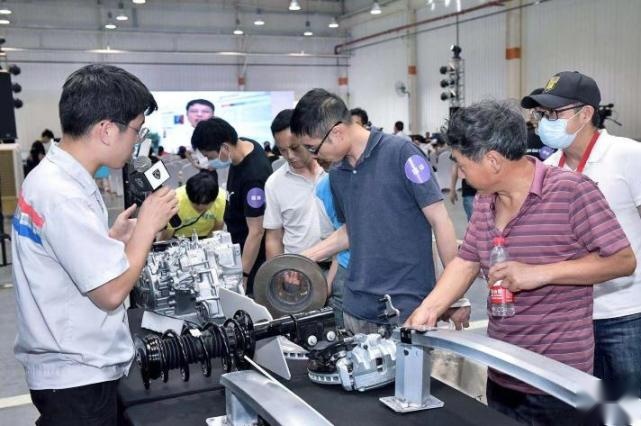 “狮”来运转 东风标致启动百城巡回签售会
