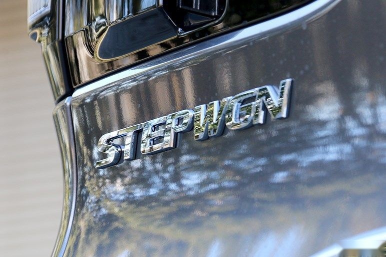 本田MPV神车StepWgn新款解析，新造型新混动还有分体门