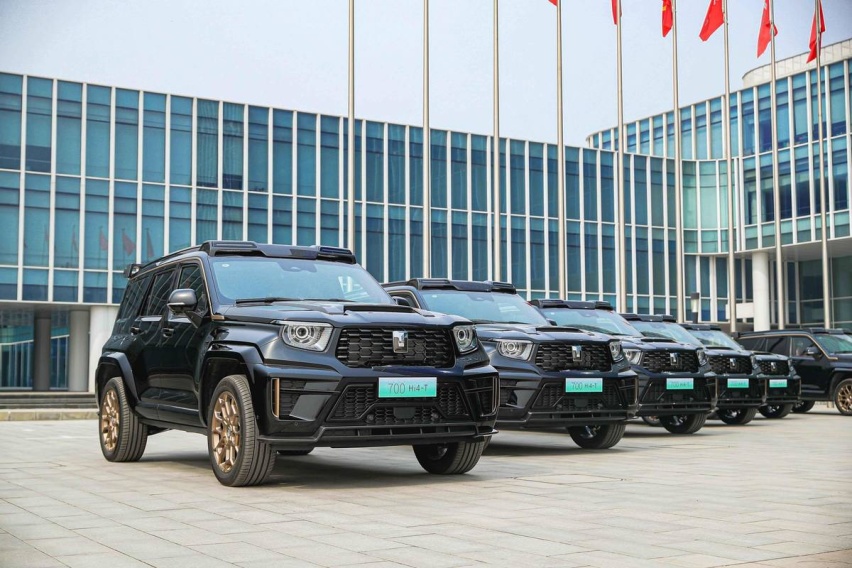 坦克700 Hi4-T限定版开启交付 长城汽车董事长魏建军亲自交车