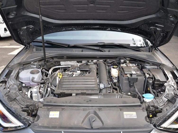 入门级豪华轿车，你选可咸可甜的奥迪A3还是奔驰A级呢？