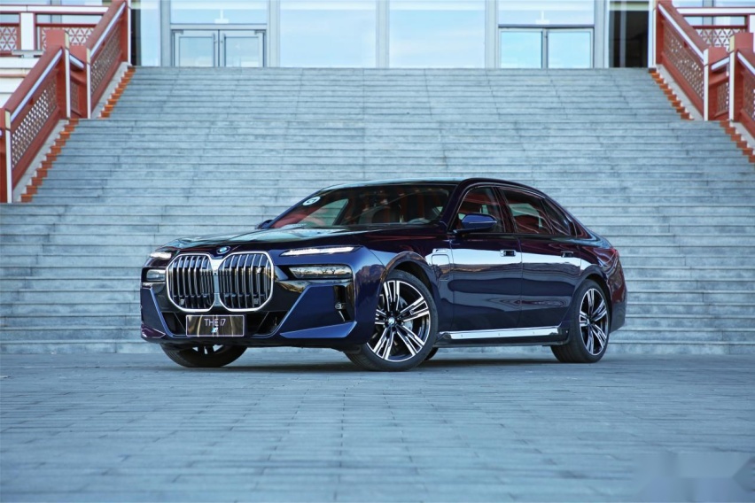 强者的自我颠覆 试驾宝马i7 xDrive60L