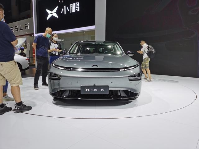 #成都车展#小鹏、爱驰、威马亮相新车，猜猜谁在特斯拉旁边？