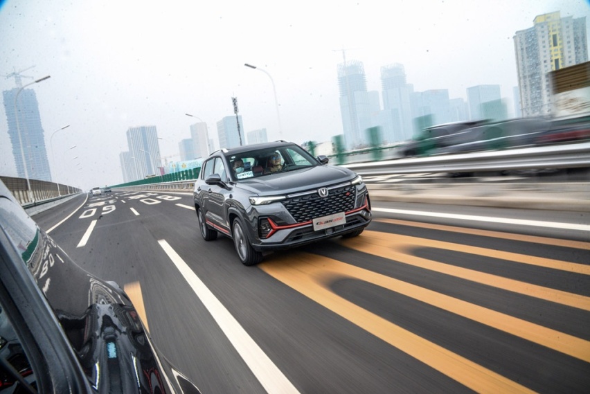 10万元你能买到什么样的SUV？试驾长安CS35 PLUS