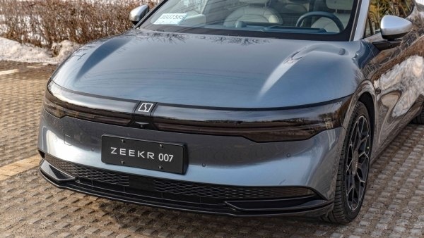 试驾极氪007四驱智驾版，3.8秒破百的“真买菜车”