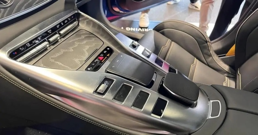 这台AMG GT63的重点在于动力，4.0T双涡轮加电动机强动力