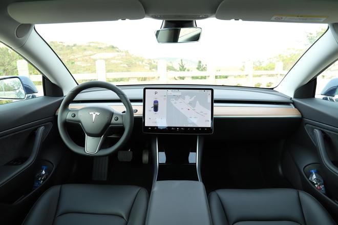 首批国产特斯拉MODEL 3正式交付 续航445公里