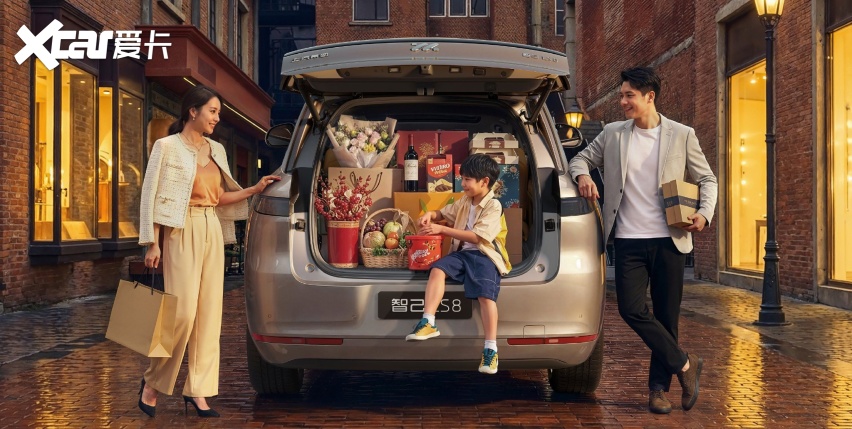 旗舰大满配不做选择题！智己LS8上市2498万元起(图9)