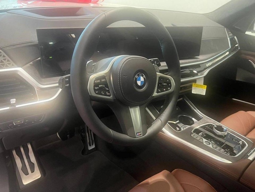 采用眯眯眼大灯，全新宝马X7实拍图曝光，GLS“又赢了”？