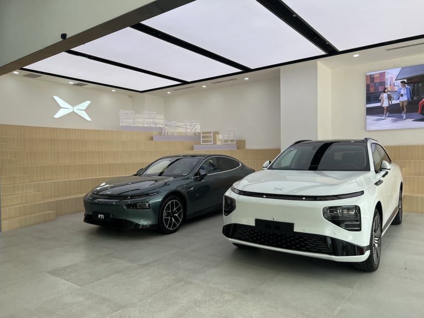 探店小鹏P7i，免费升级丹拿音响，综合福利优惠3万多？