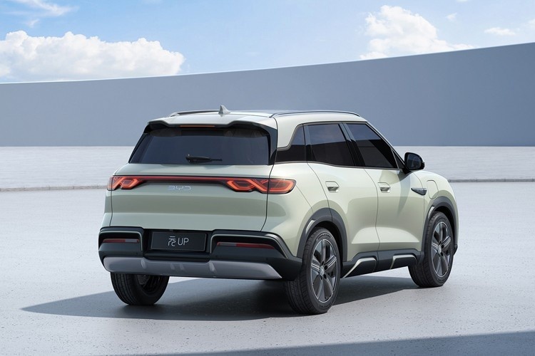 比亚迪2024年继续“上硬菜”，7款纯电车＆插混车