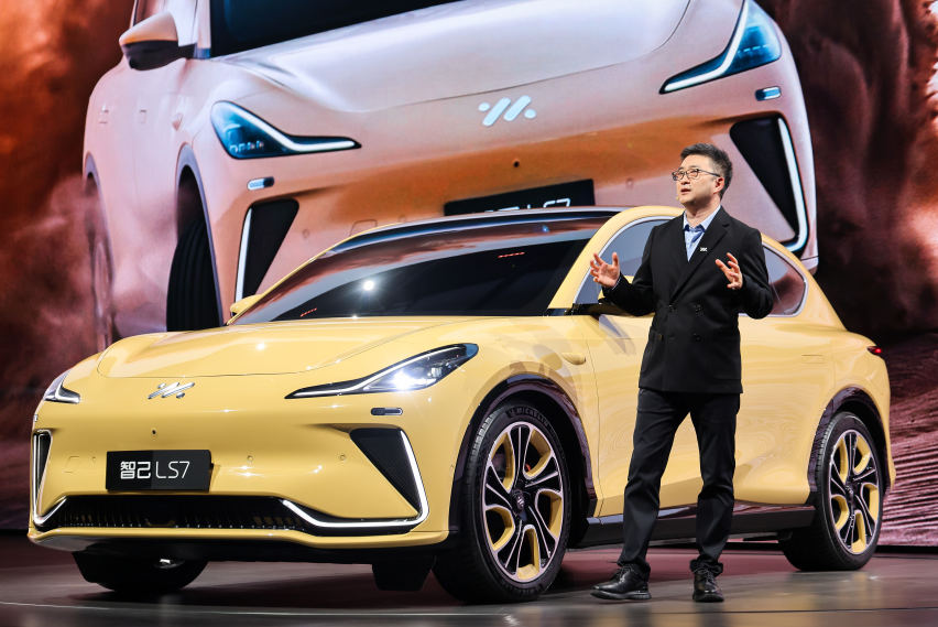 「中大型豪华SUV」智己LS7开启全国预售，价格区间35万元-50万元