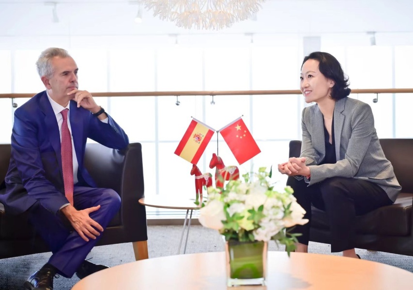 清洁出行 外交典范 沃尔沃汽车向西班牙驻成都总领事馆交付一号公务用车