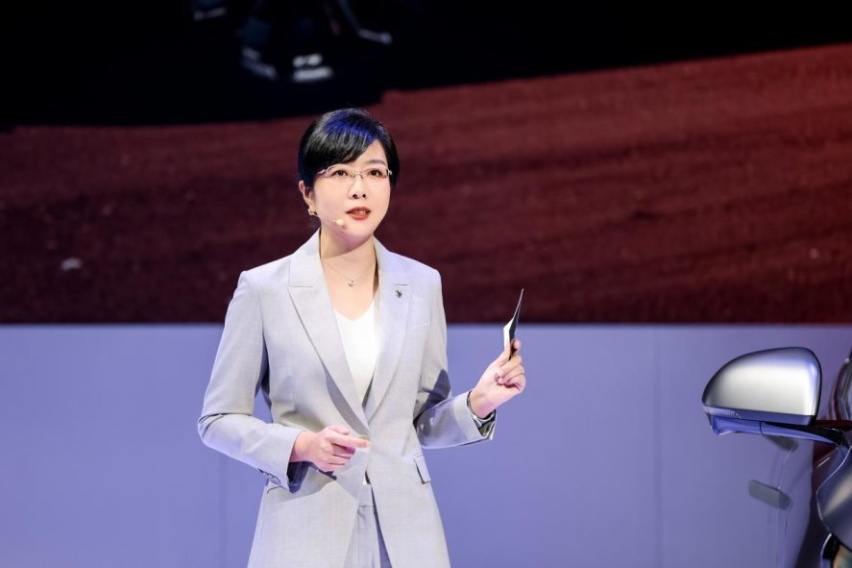 赏鑫.粤目：越级豪华，极狐汽车阿尔法T5重新定义家车豪华观