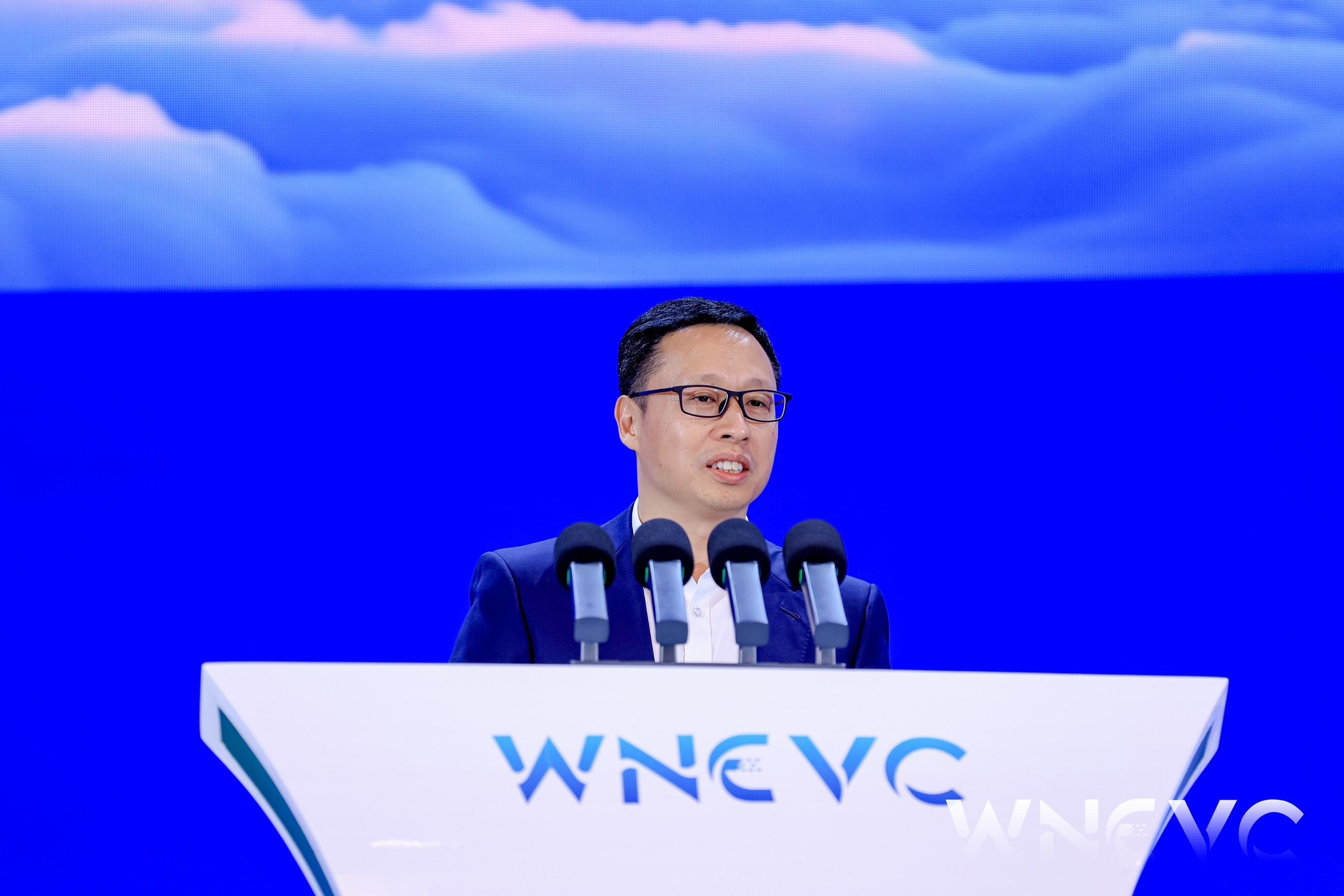 華為靳玉志亮相2025世界新能源汽車大會:L3將在2027年規模放量 華為靳玉志亮相2025世界新能源汽車大會:L3將在2027年規模放量