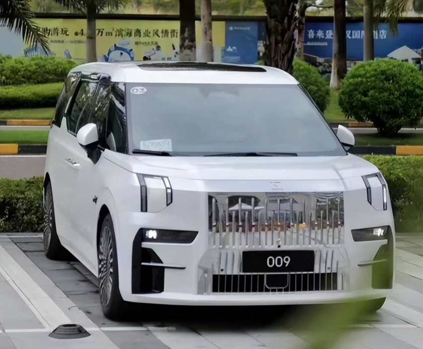 高端国产MPV进入“三国”时代，GM8、腾势D9、极氪009该选谁？