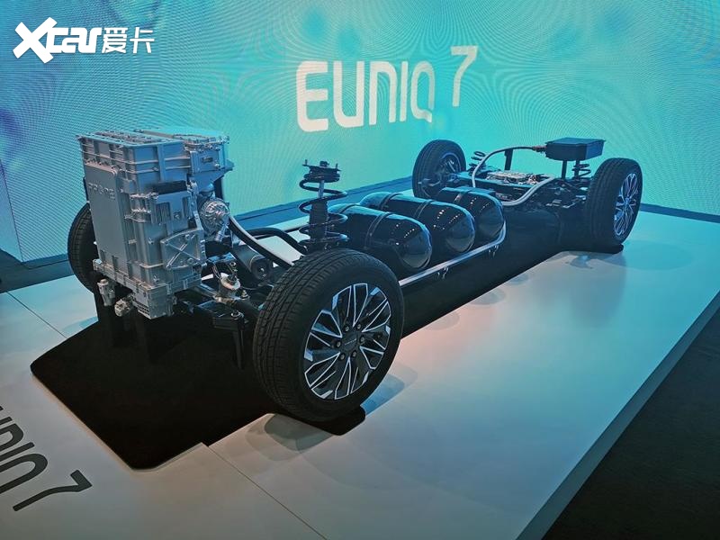 5分钟完成充能，续航超600km，上汽大通EUNIQ 7亮相
