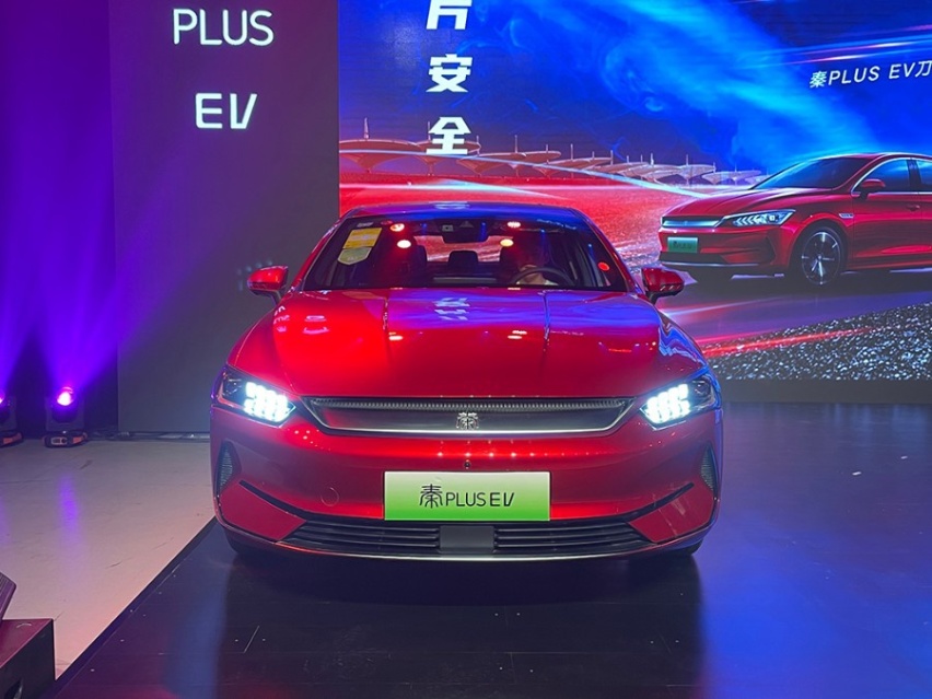 ​利刃出鞘 巅峰对决！秦PLUS EV佩刀上阵，亮相北京